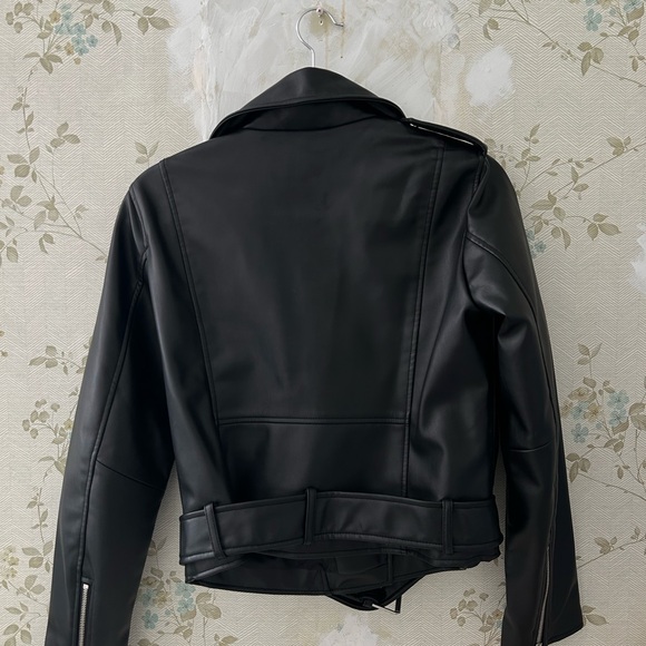 Zara Women's Sleek Black Leather Biker Jacket - Picture 2 of 3